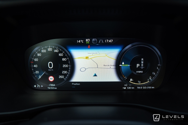 Volvo XC40 T5 RECHARGE HYBRIDE R-DESIGN BVA