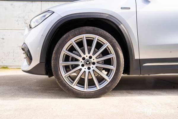 Mercedes GLA 250E AMG LINE 8G-DCT
