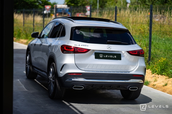 Mercedes GLA 250E AMG LINE 8G-DCT