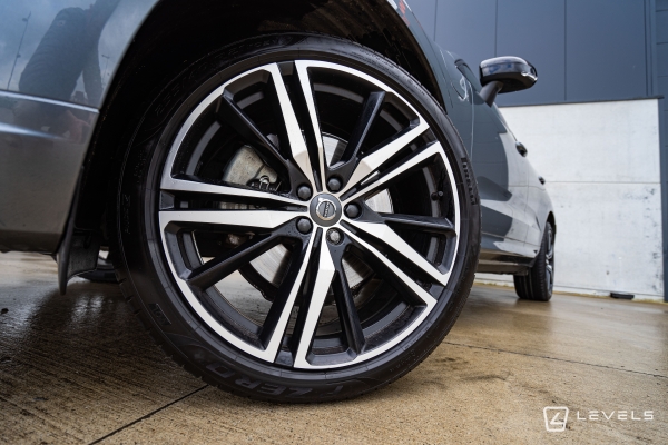 Volvo XC60 T8 RECHARGE 390 CH R-DESIGN AWD GEARTRONIC 8