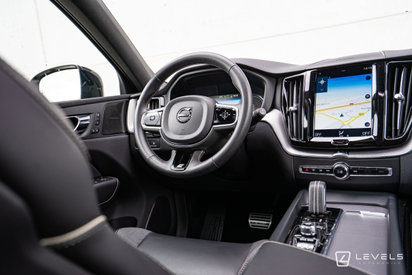 Volvo XC60 T8 RECHARGE 390 CH R-DESIGN AWD GEARTRONIC 8