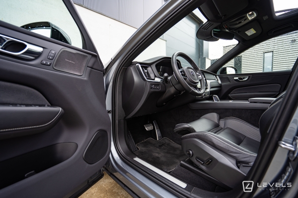 Volvo XC60 T8 RECHARGE 390 CH R-DESIGN AWD GEARTRONIC 8