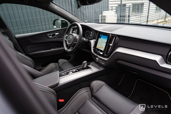 Volvo XC60 T8 RECHARGE 390 CH R-DESIGN AWD GEARTRONIC 8