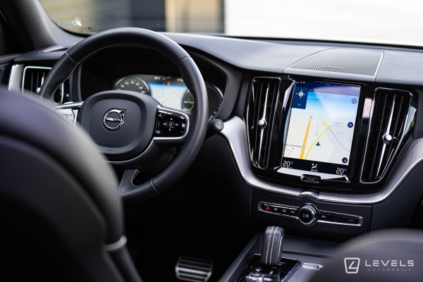  Volvo XC60 T8 RECHARGE 390 CH R-DESIGN AWD GEARTRONIC 8