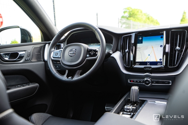 Volvo XC60 T8 RECHARGE 390 CH R-DESIGN AWD GEARTRONIC 8