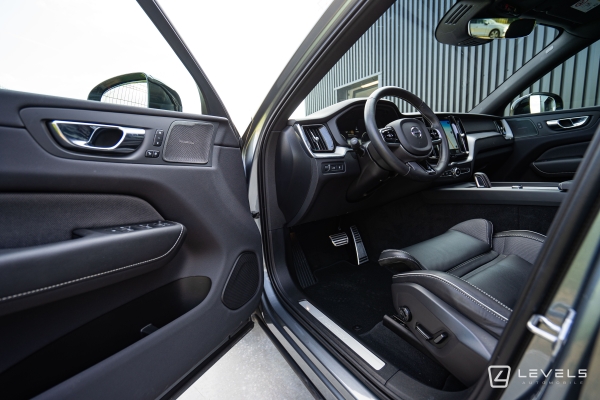  Volvo XC60 T8 RECHARGE 390 CH R-DESIGN AWD GEARTRONIC 8
