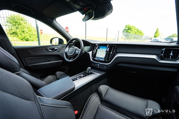  Volvo XC60 T8 RECHARGE 390 CH R-DESIGN AWD GEARTRONIC 8