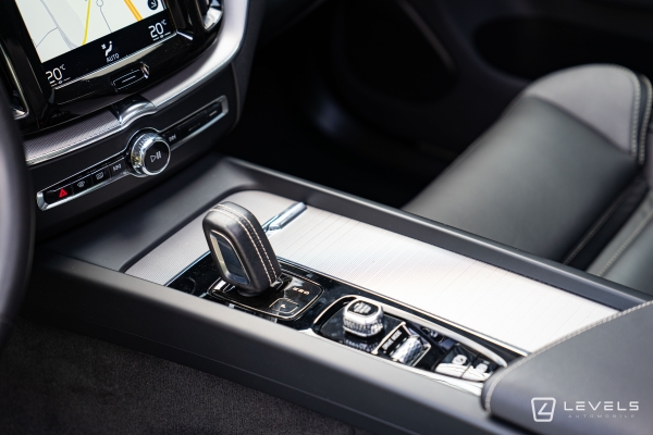  Volvo XC60 T8 RECHARGE 390 CH R-DESIGN AWD GEARTRONIC 8