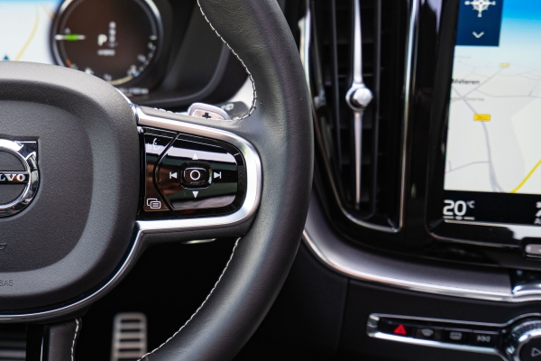  Volvo XC60 T8 RECHARGE 390 CH R-DESIGN AWD GEARTRONIC 8