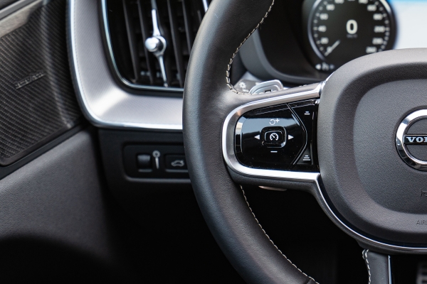  Volvo XC60 T8 RECHARGE 390 CH R-DESIGN AWD GEARTRONIC 8
