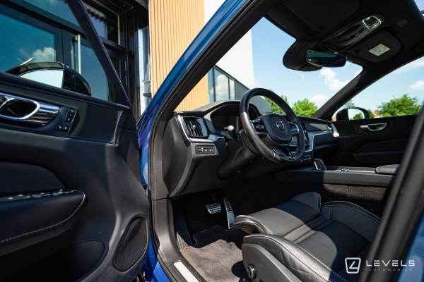  Volvo XC60 T8 390 CH R-DESIGN AWD RECHARGE GEARTRONIC 8