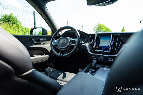  Volvo XC60 T8 390 CH R-DESIGN AWD RECHARGE GEARTRONIC 8