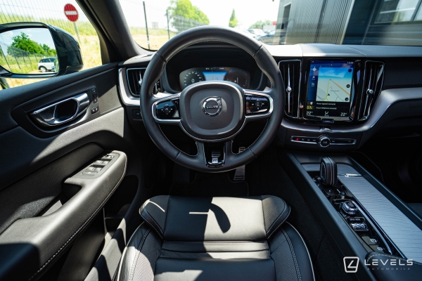  Volvo XC60 T8 390 CH R-DESIGN AWD RECHARGE GEARTRONIC 8