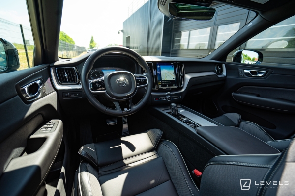  Volvo XC60 T8 390 CH R-DESIGN AWD RECHARGE GEARTRONIC 8