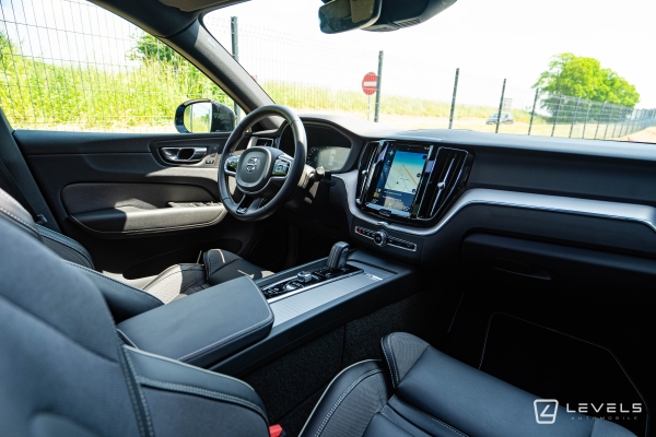 Volvo XC60 T8 390 CH R-DESIGN AWD RECHARGE GEARTRONIC 8