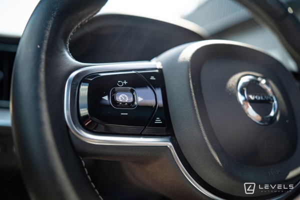  Volvo XC60 T8 390 CH R-DESIGN AWD RECHARGE GEARTRONIC 8