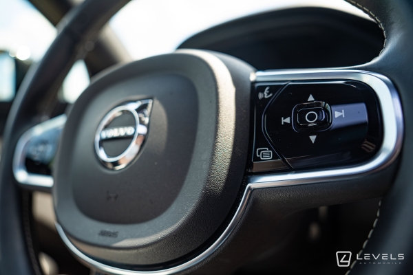  Volvo XC60 T8 390 CH R-DESIGN AWD RECHARGE GEARTRONIC 8