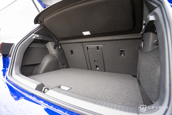 Volkswagen GOLF 8 1.5L eTSI 150 CH R-LINE DSG