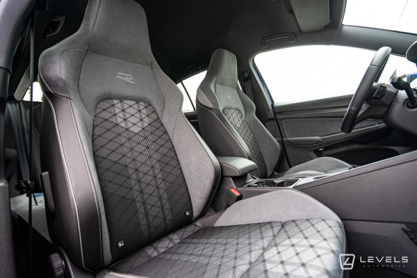 Volkswagen GOLF 8 1.5L eTSI 150 CH R-LINE DSG