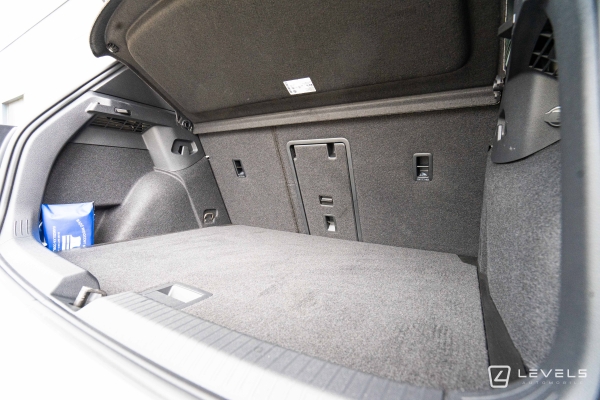 Volkswagen GOLF 8 1.5L eTSI 150 CH R-LINE DSG