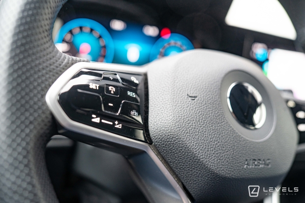 Volkswagen GOLF 8 1.5L eTSI 150 CH R-LINE DSG