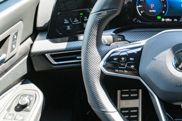  Volkswagen GOLF 8 1.5L eTSI 150 CH R-LINE DSG