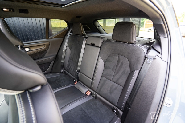  Volvo XC40 T5 262 ch HYBRIDE R-DESIGN Recharge DCT7