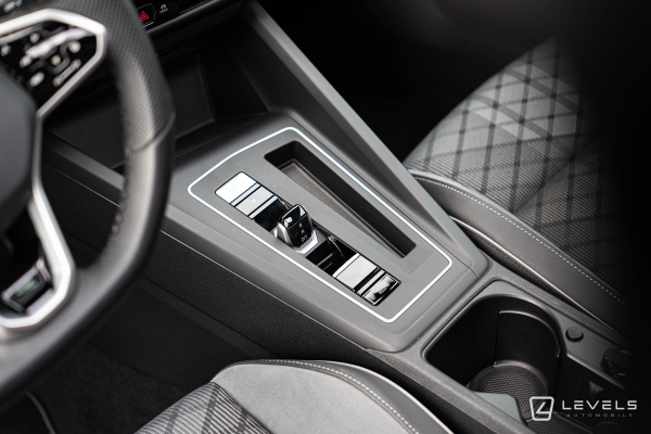  Volkswagen GOLF 8 1.5L eTSI 150 CH R-LINE DSG
