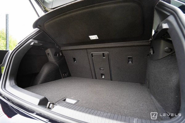  Volkswagen GOLF 8 1.5L eTSI 150 CH R-LINE DSG