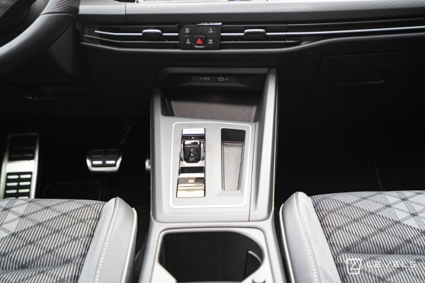  Volkswagen GOLF 8 1.5L eTSI 150 CH R-LINE DSG
