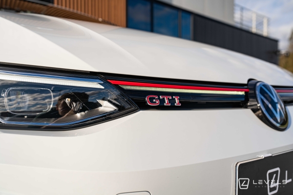 Volkswagen GOLF VIII GTI CLUBSPORT 300ch DSG7