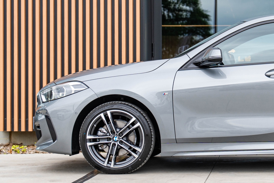 BMW SERIE 1 118i 136 ch M SPORT DKG7