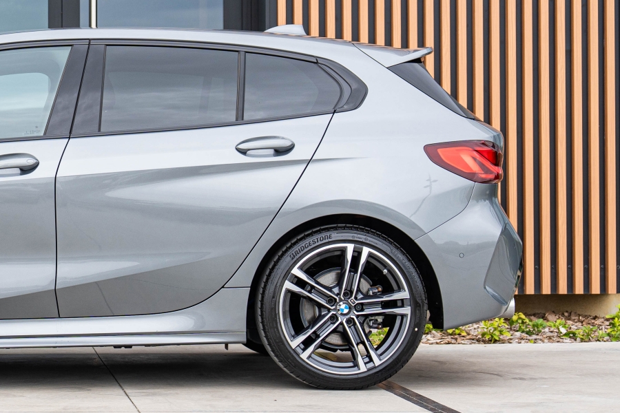 BMW SERIE 1 118i 136 ch M SPORT DKG7