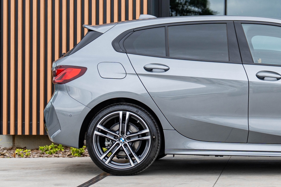 BMW SERIE 1 118i 136 ch M SPORT DKG7