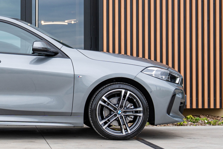 BMW SERIE 1 118i 136 ch M SPORT DKG7