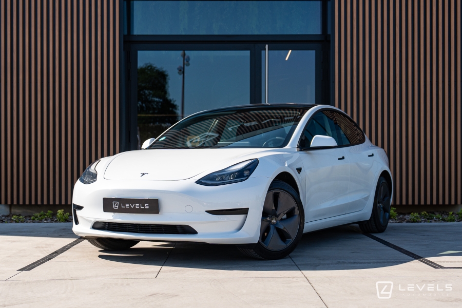 MODEL 3 Standard Plus RWD
