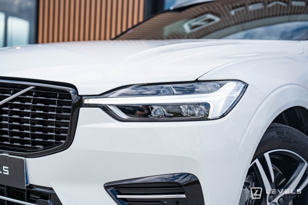  Volvo XC60 T8 RECHARGE AWD 390 CH R-DESIGN GEARTRONIC 8