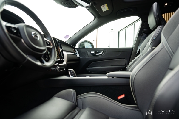  Volvo XC60 T8 RECHARGE AWD 390 CH R-DESIGN GEARTRONIC 8