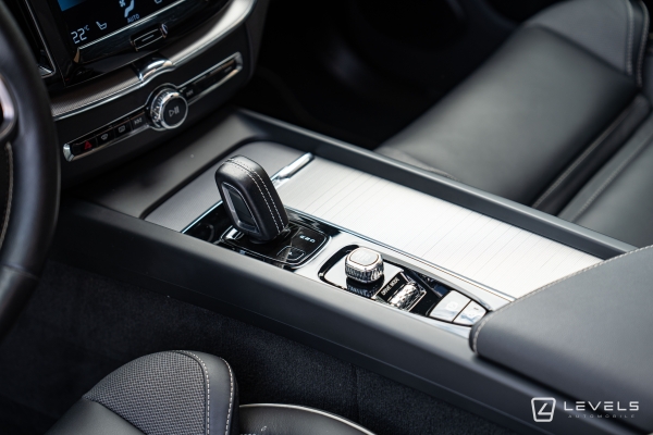 Volvo XC60 T8 RECHARGE AWD 390 CH R-DESIGN GEARTRONIC 8