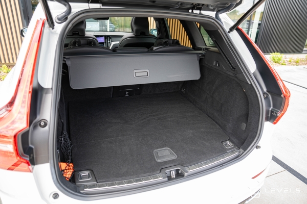  Volvo XC60 T8 RECHARGE AWD 390 CH R-DESIGN GEARTRONIC 8