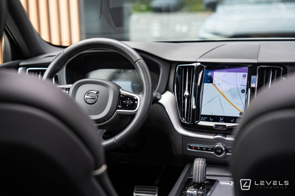  Volvo XC60 T8 RECHARGE AWD 390 CH R-DESIGN GEARTRONIC 8