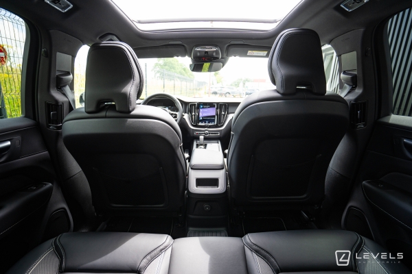  Volvo XC60 T8 RECHARGE AWD 390 CH R-DESIGN GEARTRONIC 8