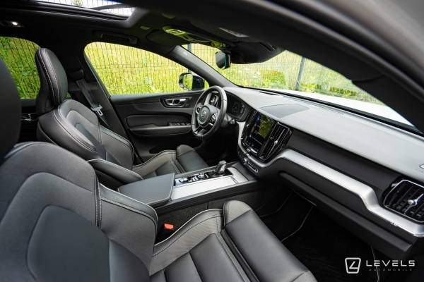  Volvo XC60 T8 RECHARGE AWD 390 CH R-DESIGN GEARTRONIC 8