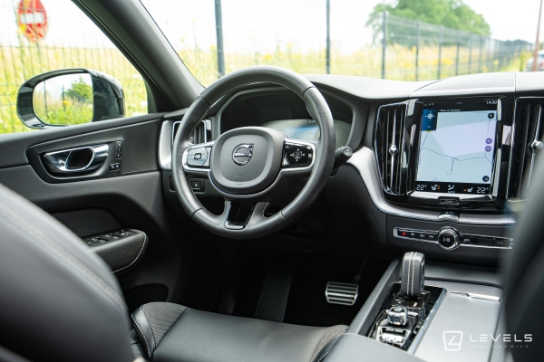  Volvo XC60 T8 RECHARGE AWD 390 CH R-DESIGN GEARTRONIC 8