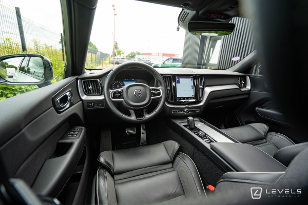  Volvo XC60 T8 RECHARGE AWD 390 CH R-DESIGN GEARTRONIC 8