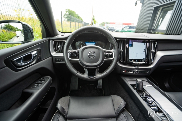  Volvo XC60 T8 RECHARGE AWD 390 CH R-DESIGN GEARTRONIC 8