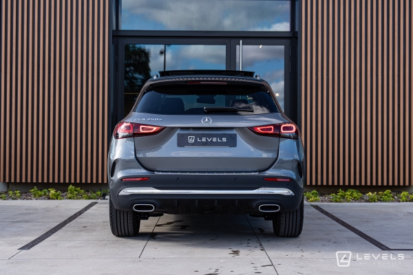 Mercedes GLA 250E AMG LINE 8G-DCT