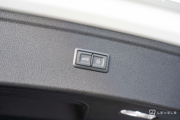 Audi Q5 55 TFSIe 367 CH QUATTRO S LINE S-TRONIC 