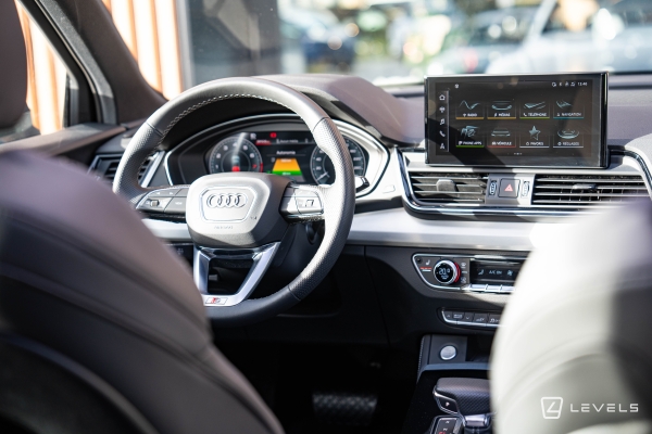 Audi Q5 55 TFSIe 367 CH QUATTRO S LINE S-TRONIC 