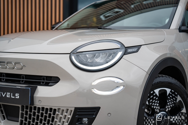 Fiat 600 Hybrid La Prima